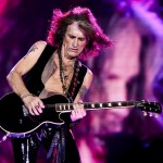 Ο Joe Perry καταρρέει επί σκηνής σε συναυλία των Hollywood Vampires