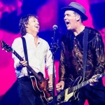 Ο Krist Novoselic των Nirvana και o Paul McCartney μαζί στη σκηνή