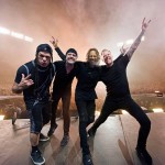 Ανήλικοι «μουσικοί του δρόμου» τζαμάρουν Metallica (video)