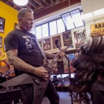 Ολόκληρη η εμφάνιση των Metallica σε δισκοπωλείο της Καλιφόρνια