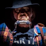 Ο Neil Young στο πλευρό «ινδιάνων» διαδηλωτών