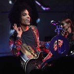 Γιατί ο Prince κατεβάζει τα πάντα από το YouTube;