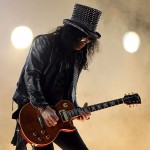 Slash: «Ακόμα δεν έχω πιστέψει την επανένωση των Guns N’ Roses»
