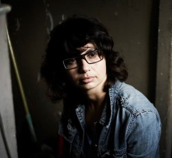 Η Chinawoman επιστρέφει στην Ελλάδα, αυτήν τη φορά με το πραγματικό της όνομα