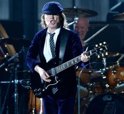 Τεκίλα Thunderstruck από τους AC/DC  