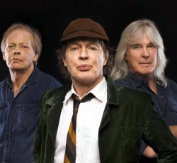 Επτά χιλιάδες οπαδοί των AC/DC δεν θέλουν να δουν τον Axl 