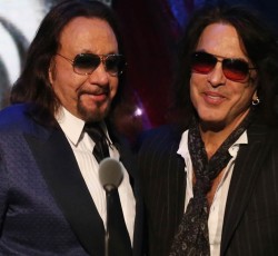 Aκούστε τη συνεργασία Paul Stanley με Ace Frehley