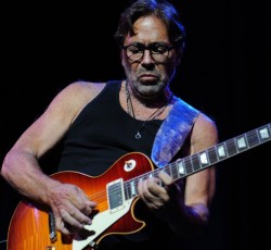 Al Di Meola: «Ο Kendrick Lamar είναι για κλάματα» 