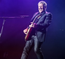 Ο Alex Lifeson έκανε ναρκωτικά με τη γυναίκα του και άκουγε Tool στο τέρμα