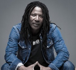 Alpha Blondy και Solar System έρχονται στο Smash Festival τον Σεπτέμβριο 