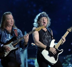 Adrian Smith: «Δεν το είχαμε ξανακάνει ποτέ»
