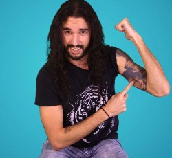 Ο Anthony Vincent κάνει τους Gorillaz αγνώριστους στο ύφος των Dragonforce, Foo Fighters, Prodigy, Nina Simone κ.α. 