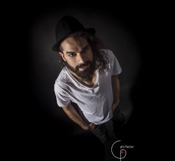 Ο Αντώνης Βλάχος διασκευάζει το "Billie Jean" του Michael Jackson 