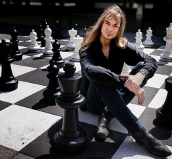 Λεξικά, σημειώσεις, τόνοι sci-fi και στο βάθος ο νέος δίσκος των Ayreon 