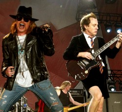 O Axl Rose στους AC/DC; 