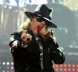 Τέλος τα αυτόγραφα από τον Axl Rose