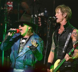 Η πρώτη τηλεοπτική συνέντευξη των Guns N’ Roses μετά την επανένωση (video) 