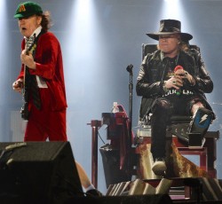 Βίντεο από την πρώτη συναυλία των AC/DC με τον Axl Rose 