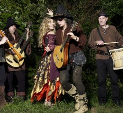 O Ritchie Blackmore μηνύθηκε από τη δισκογραφική του 