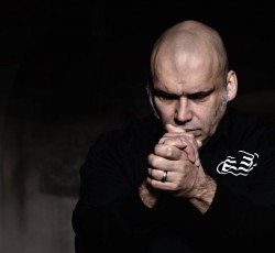 Συναυλία και με τους τρεις τραγουδιστές των Iron Maiden επί σκηνής επιθυμεί ο Blaze Bayley