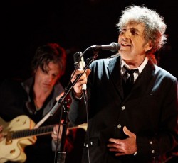 Ο Bob Dylan διασκευάζει Frank Sinatra 