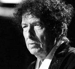 Μετά από τον ντόρο για το βραβείο Νόμπελ, ο Bob Dylan σπάει επιτέλους τη σιωπή του 
