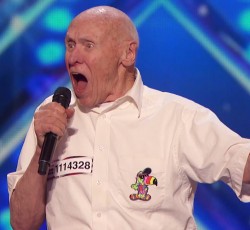 82χρονος τραγουδά το "Bodies" των Drowning Pool σε talent show 