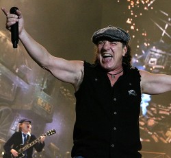 Ο Brian Johnson των AC/DC ξανατραγουδά! 