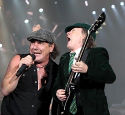 «Ο Brian Johnson νιώθει πως οι AC/DC τον πέταξαν στο δρόμο» 
