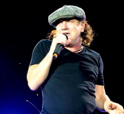 Πρόβλημα με Brian Johnson, oι ΑC/DC ακυρώνουν συναυλίες 