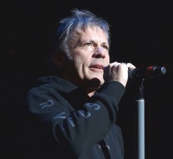Bruce Dickinson για τους Έλληνες: «Αυτός ήταν ένας σπουδαίος πολιτισμός! Τώρα, μάλλον όχι και τόσο...»