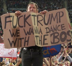 O Bruce Springsteen αποδοκιμάζεται από οπαδούς του Trump …