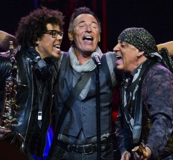 Πρόταση γάμου σε συναυλία του Bruce Springsteen
