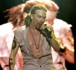 Ο πρώην κιμπορντίστας των Guns N’ Roses μηνύει τον Axl Rose 