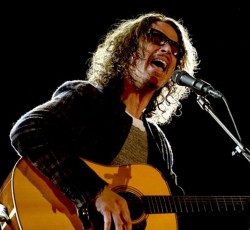 O Chris Cornell τραγουδά soul 