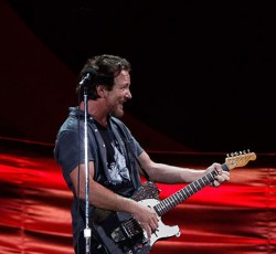 Eddie Vedder και Chris Martin μαζί στη σκηνή