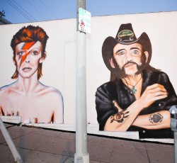 Βιβλία με σκίτσα για τον Lemmy και τον David Bowie 