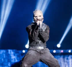 Τέλος το headbanging για τον Corey Taylor; 
