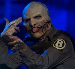 Ο Corey Taylor στο "Sharknado: The 4th Awakens"