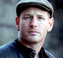 O Corey Taylor διασκευάζει "Purple Rain" και "Little Red Corvette" του Prince 