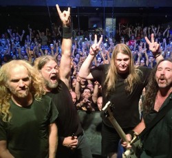Ο James Hetfield στη σκηνή μαζί με τους Corrosion Of Conformity (video) 