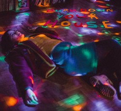 Το νέο DIY video της Δάφνης Λάζου (Daphne And The Fuzz) 