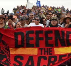 Στο νέο του video, ο Neil Young ενώνει την φωνή του με τους Ινδιάνους της Βόρειας Ντακότα