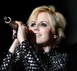 Η τραγουδίστρια των Cranberries και ο μπασίστας των The Smiths σχηματίζουν τους D.A.R.K 