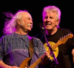 Graham Nash: «Ο David Crosby μου φέρεται απαίσια» 