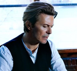 Aκούστε δύο από τα τρία τελευταία τραγούδια του David Bowie 