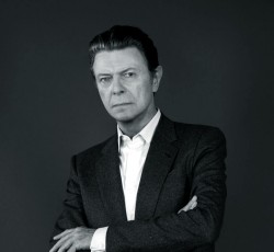Aκούστε το "Killing Α Little Time" του David Bowie 