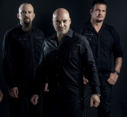 Jacoby Shaddix των Papa Roach και Disturbed διασκευάζουν "Killing In The Name" 