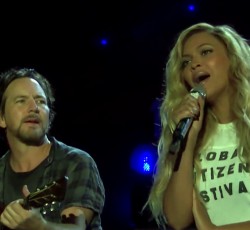 Pearl Jam και Beyonce διασκευάζουν Bob Marley 
