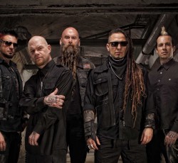 Η δισκογραφική των Five Finger Death Punch καταφεύγει δικαστικά εναντίον τους 